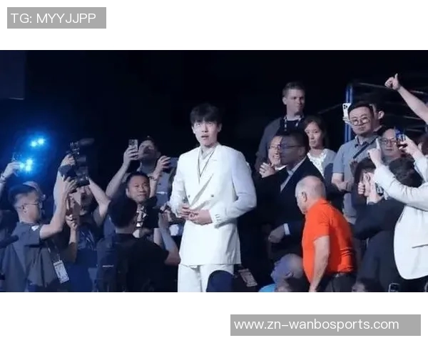 小杨将演唱会前夕媒体人揭秘开拓者休息日与新秀整蛊活动