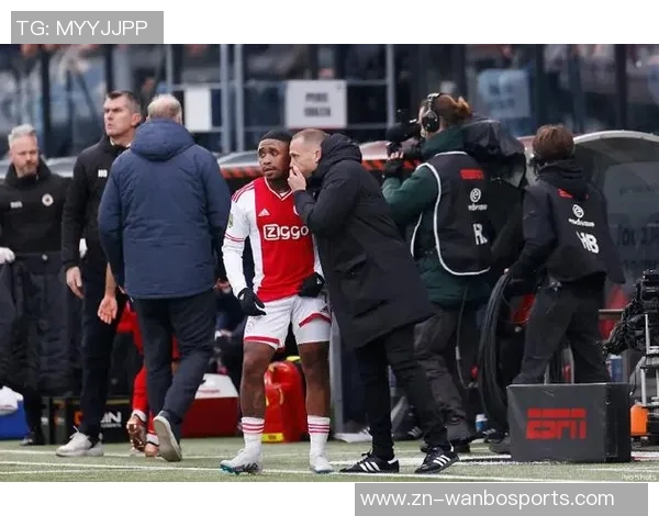 阿贾克斯主帅海廷加因欧冠全败及荷甲低迷表现被解职